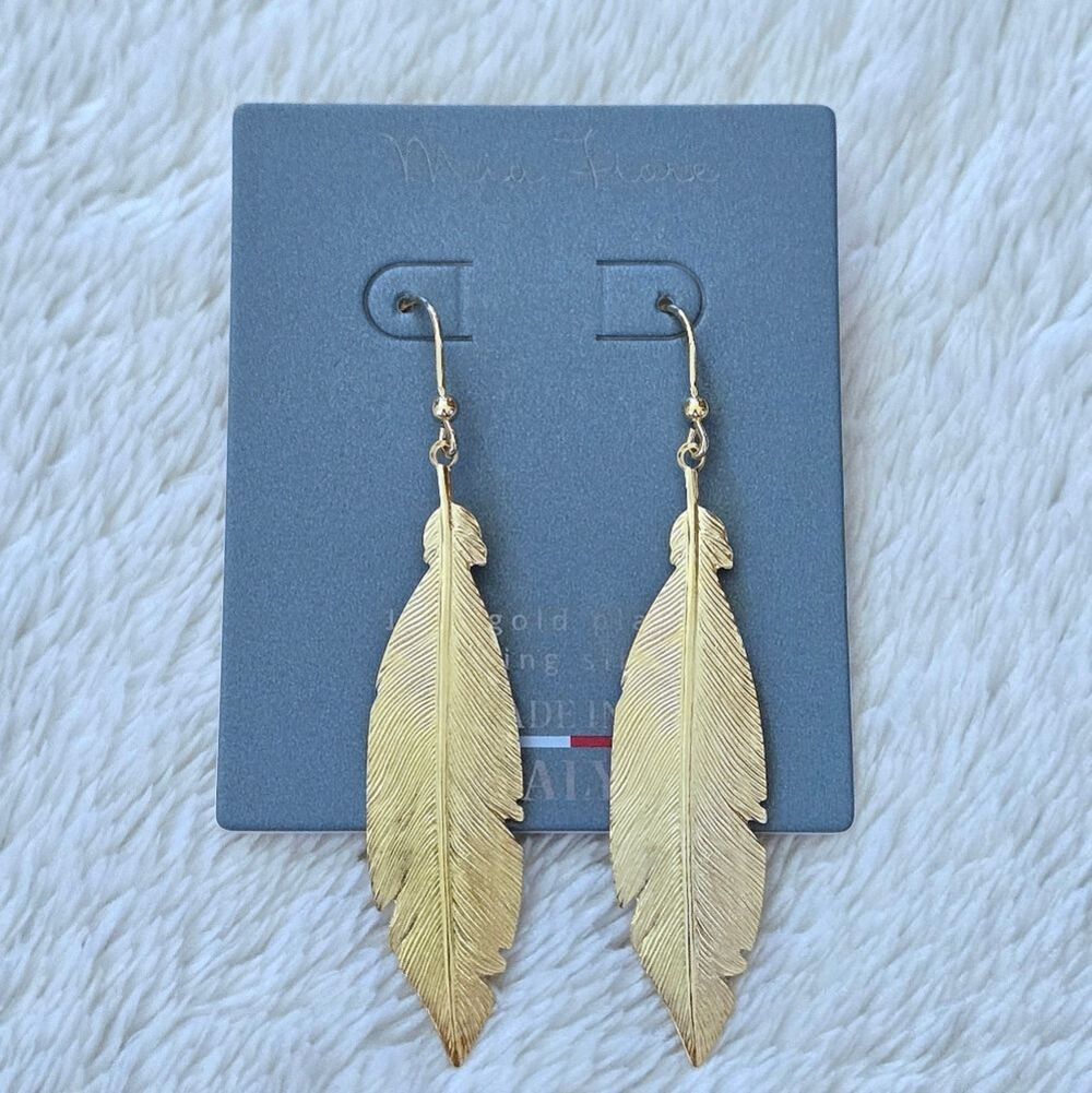 Mia Fiore Textured Gold💛 Feather🪶 Earrings